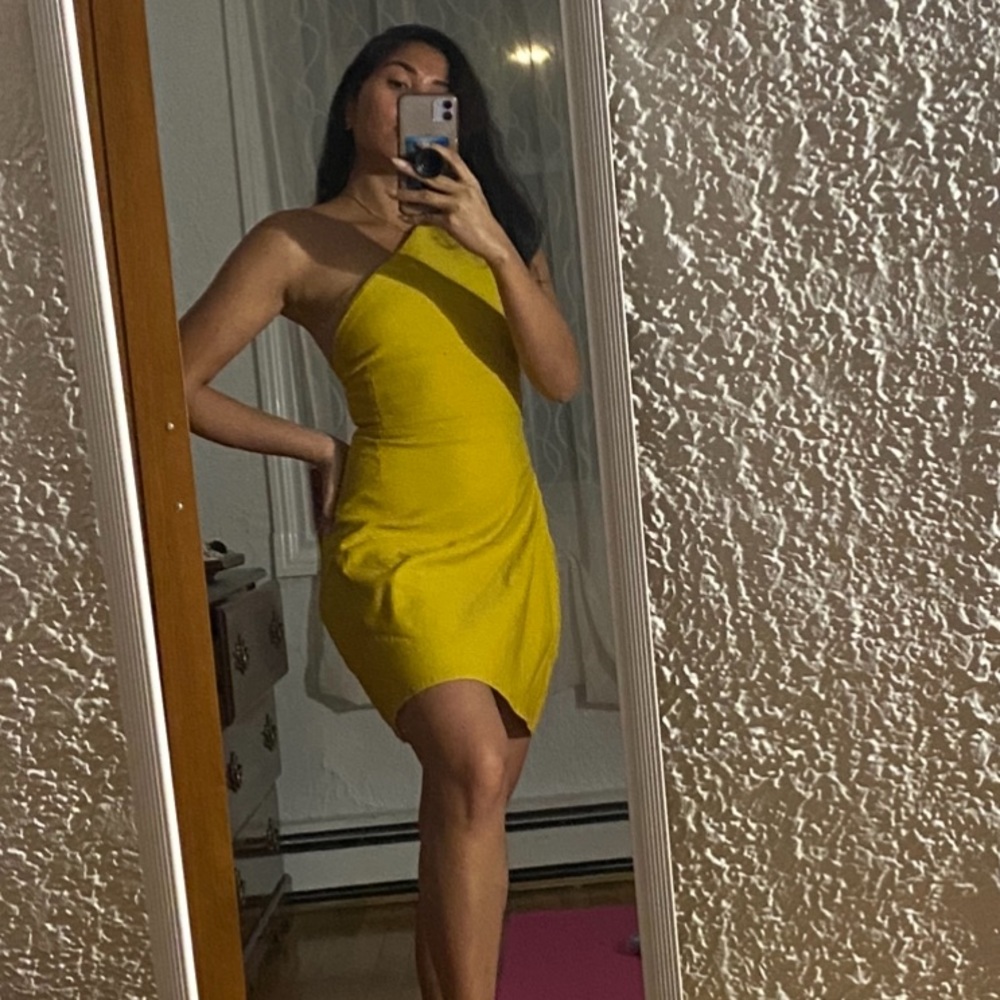 Available 1 yellow, 1 gray 1 yellow green